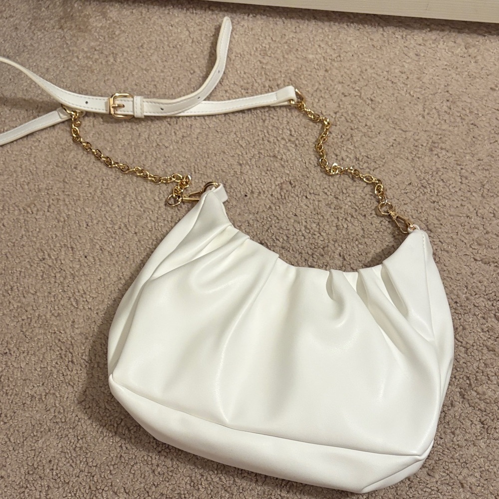 Chic White Shoulder Bag with Gold Chain